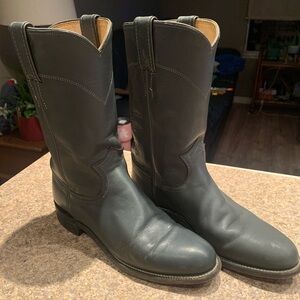 EUC Justins Women’s Boots Gray Color